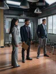 Elementary – L-R: Dr. Joan Watson (Lucy Liu), Detective Marcus Bell (Jon Michael Hill) und Sherlock Holmes (Jonny Lee Miller)