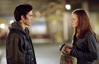 Gilmore Girls – Milo Ventimiglia (Jess Mariano), Alexis Bledel (Lorelai 'Rory' Leigh Gilmore).