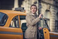 It's a Sin – Colin (Callum Scott Howells) ist wegen des Jobs das erste Mal in New York. In der Großstadt erwartet ihn eine Überraschung.