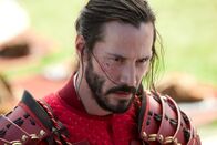47 Ronin – Erst wurde er von ihnen verstoßen, doch Jahre später schließt sich der gesetzlose Krieger Kai (Keanu Reeves) der Gruppe der herrenlosen Samuarikrieger, der "47 Ronin", an. Sie verbindet ein gemeinsames Ziel: Sie wollen Rache an dem grausamen Fürsten Kira nehmen, der das Oberhaupt der Samurai ermorden ließ und dessen Tochter gefangen hält ...