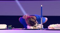 Promi Big Brother – Micaela Schäfer beim Spiel Tortenschleckerei.