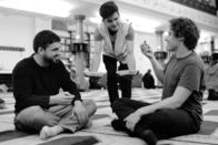Streetphilosophy – Imam Ferid Heider (li.) und Jonas (re.) in Neukölln: Können Glaube und Liebe den Zweifel auflösen?