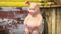 Mascha und der Bär – Das Schwein beim Konsolenspiel.