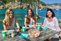 Zu Tisch ... – Pepi macht oft mit ihren Töchtern in der beliebten Cala Benirràs ein Picknick.