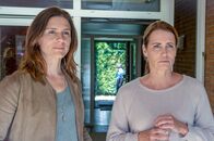 In Wahrheit – Hauptkommissarin Judith Mohn (Christina Hecke, li.) glaubt der sichtlich schockierten Barbara Falk (Anja Kling, re.), vergewaltigt worden zu sein.