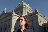 Die Hotelfachschule – DOK-Serie: Die Hotelfachschule Folge 5 Annina von Falkenstein in Bern – gleich nach dem Studienabschluss beginnt der Job im Nobelhotel der Bundeshauptstadt 2019 Copyright: SRF/RTS