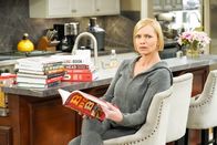 Mom – Jill (Jaime Pressly)