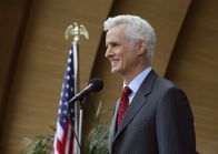Desperate Housewives – Gabrielle ist bereit einen nächsten Schritt mit Victor (John Slattery) zu wagen, doch dann macht er einen Fehler ...