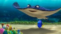 Findet Dorie – L-R: Mr. Ray, Dory