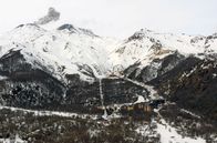 Leben mit Vulkanen – Der Nevados de Chillán gilt als einer der zehn gefährlichsten Vulkane in Chile. Trotzdem wurde in unmittelbarer Nähe des Kraters ein Skigebiet angelegt.