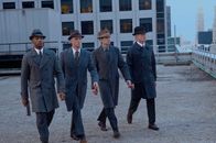 Der Plan – O left: Harry (Anthony Mackie) and Richardson (John Slattery).