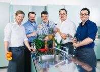 Männerküche – SRF bi de Lüt Männerküche Folge 1 Die Protagonisten der Sendung «SRF bi de Lüt - Männerküche»: Jon Bollmann, Arthur Röösli, Herbi Geisser, Philipp Kunz, Peter Elser