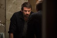 Prisoners – Als seine geliebte Tochter entführt wird, schnappt sich der bibeltreue Kriegsveteran Keller Dover (Hugh Jackman) den vermeintlich Verantwortlichen, sperrt ihn in ein verlassenes Haus und foltert ihn. Doch ohne ein Ergebnis ...
