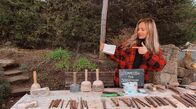 #hinreisend – Anna-Sophie Aßmann mit selbst bearbeitetem Sandstein