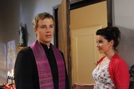 Sturm der Liebe – Martin (David Paryla, l.); Kira (Mareike Lindenmeyer, r.)