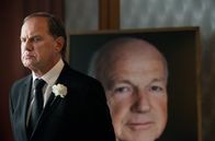 Labaule und Erben – Nach einer Idee von Harald Schmidt Wolfram (Uwe Ochsenknecht) spürt die Verpflichtung, bei der Beerdigung seines Vaters eine Rede zu halten. Nur was und wie er es sagen soll, ist ihm nicht so ganz präsent