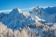 Bergwelten – Landschaftsaufnahme, Berg Cima del Cacciatore im Winter mit Schnee