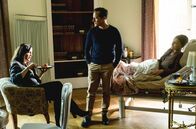 Tatort – Stefan Wohlleben mit seinen Müttern Hanneke (Eleonore Weisgerber) und Irene (Amut Zilcher) im Hospiz.