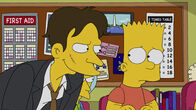 Die Simpsons – Barts (r.) Plan, Mr. Lassen (l.) zu Beginn seiner ersten Unterrichtsstunde zu verunsichern, geht gehörig schief ...