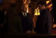 Castle – Bei erfolgreicher Aufklärung des Mordfalls bietet Mason Wood (Gerald McRaney, l.) Castle (Nathan Fillion, r.) einen Platz bei der Greatest Detective Society ...