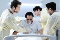 Atlanta Medical – (v.l.n.r.) Dr. Conrad Hawkins (Matt Czuchry); Sophia Masters (Kwajalyn Brown); Ezra Dreyfuss (Eli Gelb); Dr. Devon Pravesh (Manish Dayal)