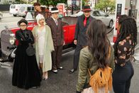 Modern Family – Hinter, v.li.: Alex Dunphy (Ariel Winter), Haley Dunphy (Sarah Hyland), Claire Dunphy (Julie Bowen), Luke Dunphy (Nolan Gould), Phil Dunphy (Ty Burrell)