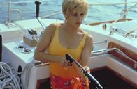 Wild Things – Nachdem Kelly ihren Lehrer Lombardo einer Vergewaltigung beschuldigt hat, meldet sich noch ein zweites Opfer: Suzie Toller (Neve Campbell) ...