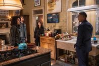 Navy CIS: New Orleans – (v.l.n.r.) Hannah Khoury (Necar Zadegan); Sebastian Lund (Rob Kerkovich); Tammy Gregorio (Vanessa Ferlito); Quentin Carter (Charles Michael Davis)