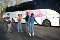 Roadtrip! Für Techfans – V.l.) Maël, Tiara, Emilia und Shalin begeben sich auf einen Roadtrip, um mehr über das Thema „Künstliche Intelligenz“ herauszufinden.
