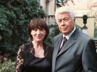 Glück auf vier Rädern – Anna (Heidelinde Weis) organisiert ein umfassendes Freizeitprogramm, damit sich ihr Mann Friedrich (Peter Weck) nach seiner Pensionierung nicht langweilt.