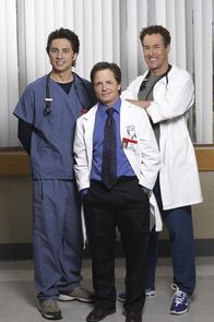 Scrubs - Die Anfänger – (v.li.) Zach Braff (John "J.D." Dorian), Michael J. Fox (Dr. Kevin Casey), John McGinley (Dr. Perry Cox).