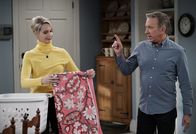 Last Man Standing – Mandy Baxter (Molly McCook, l.); Mike Baxter (Tim Allen, r.)