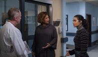 Star – Carlotta Brown (Queen Latifah, l.); Simone (Brittany O'Grady, r.)