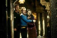Das Geisterschloss – Dr. David Marrow (Liam Neeson, l.), Luke (Owen Wilson, M.) und Theo (Catherine Zeta-Jones, r.) ist auch nicht wohl bei der Sache. Als sie ein ungewöhnliches Geräusch bemerken, machen sie eine schreckliche Entdeckung.