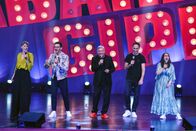 Kabarettgipfel – Sonja Pikart, Martin Frank, Andreas Vitásek, Gernot Kulis, Lydia Prenner-Kasper. Foto: ORF/E&A Film/Hubert Mican. Veröffentlichung honorarfrei nur für redaktionelle Berichterstattung in Sendungszusammenhang und mit Copyrightangabe. Kontakt: foto@orf.at