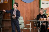 Young Sheldon – Iain Armitage (Sheldon Cooper), Annie Potts (Constance 'Meemaw' Tucker).