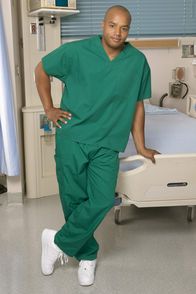 Scrubs - Die Anfänger – (4. Staffel) - Neurotische Patienten setzen Turk (Donald Faison) immer wieder gewaltig zu ...