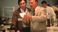 Quincy – Dr. Quincy (Jack Klugman) und Sam (Robert Ito)