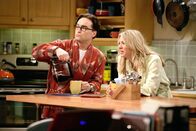 The Big Bang Theory – Johnny Galecki (Leonard), Kaley Cuoco (Penny).