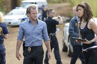 Hawaii Five-0 – Danny (Scott Caan, l.), Chin und Kono (Grace Park, r.) ermitteln in einem neuen Mordfall, während sich Danny um eine persönliche Sache mit Joe White kümmern muss ...