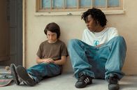 Mid90s – Stevie (Sunny Suljic, l) schüttet Ray (Na-kel Smith) sein Herz aus.