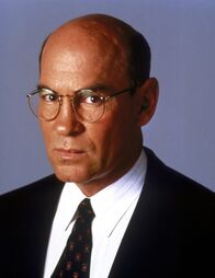 Akte X - Die unheimlichen Fälle des FBI – (7. Staffel) - FBI-Assistent-Director Walter Skinner (Mitch Pileggi) hat es oft nicht leicht als Chef von Mulder und Scully.