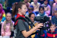 1, 2 oder 3 – Kamerakind Lucy hat das Setting fest im Blick.