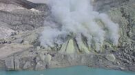 Die härtesten Orte der Welt – Im Krater des Vulkans Ijen in Indonesien befindet sich eines der größten Schwefelvorkommen vulkanischen Ursprungs.