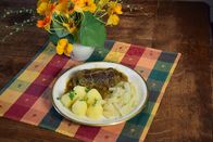 Zu Tisch ... – Rinderroulade mit Salzkartoffeln und Kohlrabigemüse