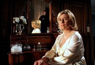 Geld.Macht.Liebe – ARD GELD.MACHT.LIEBE, Folge 16, KATERFRÜHSTÜCK, Deutschland 2009, Regie Helmut Metzger Uhr im Ersten. Sophia (Susanne Schäfer) hat den Verdacht, dass ihr Mann Markus (Roland Koch) ihr nicht alles erzählt.