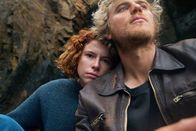 Beast – Moll (Jessie Buckley) und Pascal Renouf (Johnny Flynn)