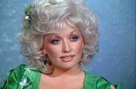 Dolly Parton: Everybody's Darling – Ab den 1980er Jahren spielt Dolly Parton in einigen Filmen mit. Dabei hat sie nur ein Ziel: ihre Musik noch bekannter zu machen.