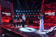 Quizduell-Olymp – Quizmasterin Esther Sedlaczek (r.) mit den Kandidaten des Teams "Berlin": Dem Schauspieler Jürgen Vogel (l.) und dem Comedian Mario Barth (2.v.l.), sowie dem Quizduell-Experten Eckard Freise (M.).