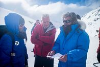 Bergwelten – Philipp Brugger (spielt Peter Habeler), Hans-Peter Stauber (Redaktion ServusTV) und Reinhold Messner am Set